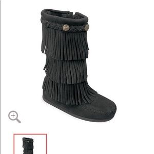Minnetonka fringe boots size 4 (big girl)